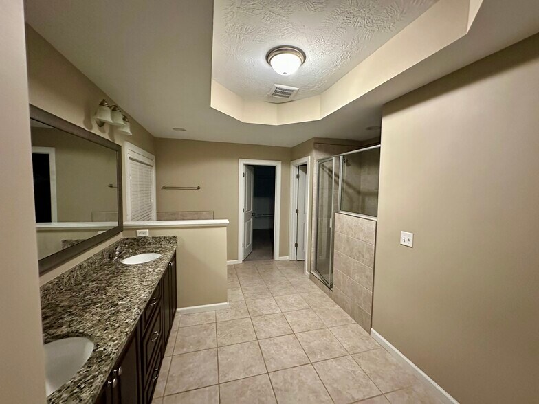 Building Photo - 4064 Ellington Dr