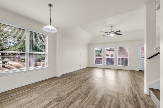 Building Photo - 3807 Springcrest Ln