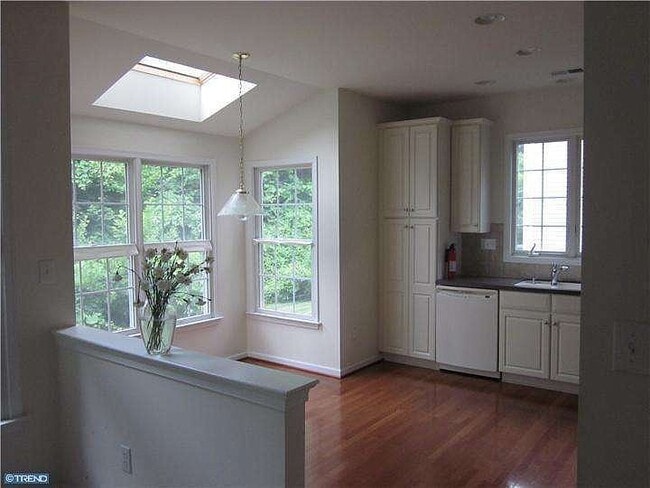 Building Photo - 11 Wedgewood Ct