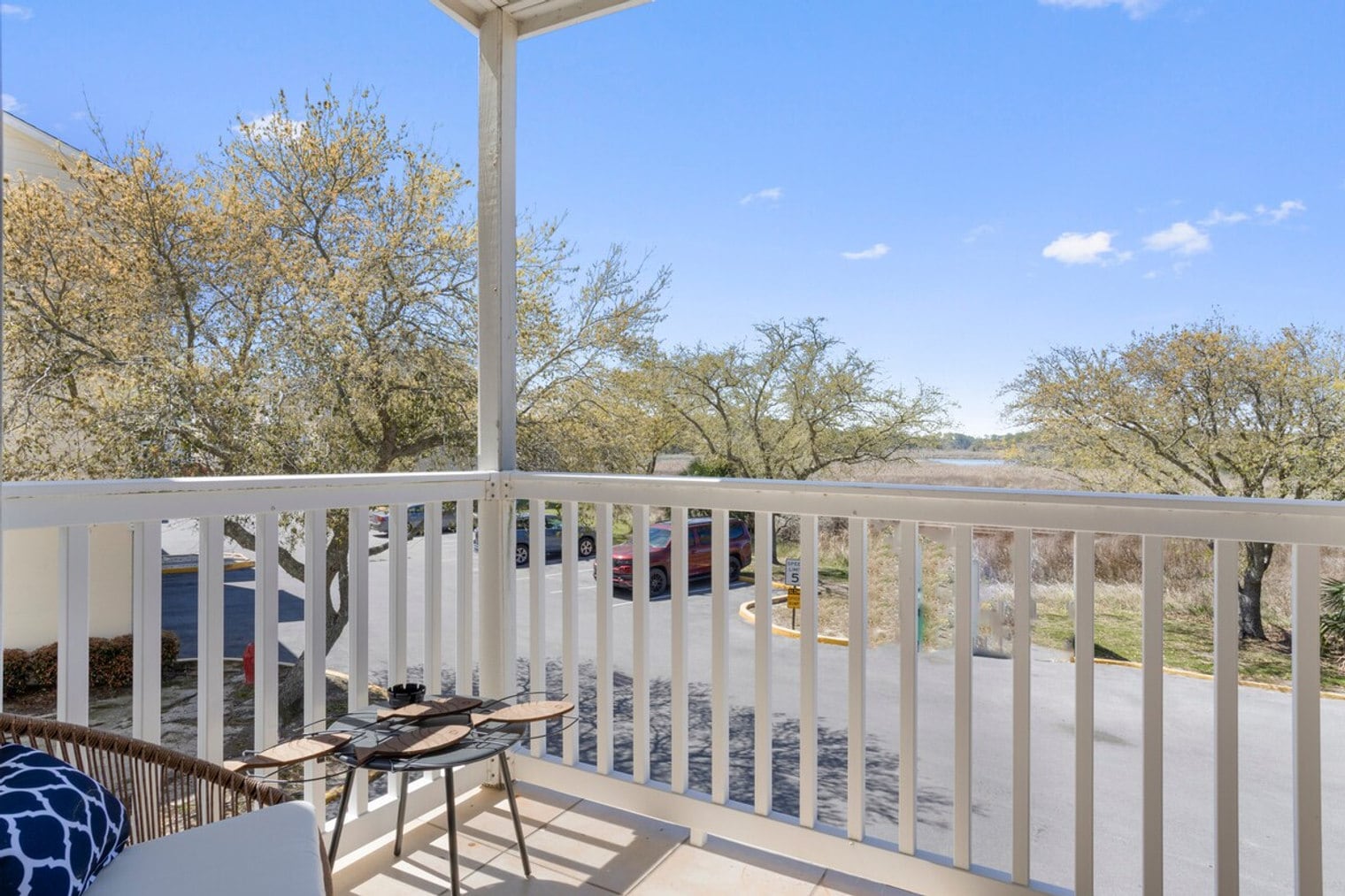 Building Photo - 2421 Beachview Dr