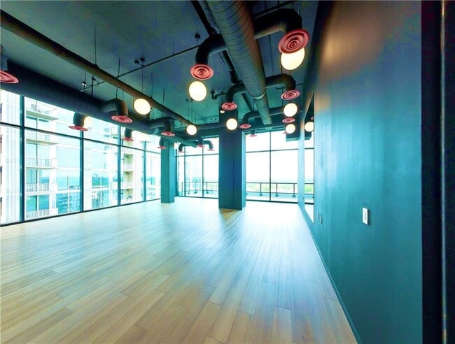 Building Photo - 811 Peachtree St NE