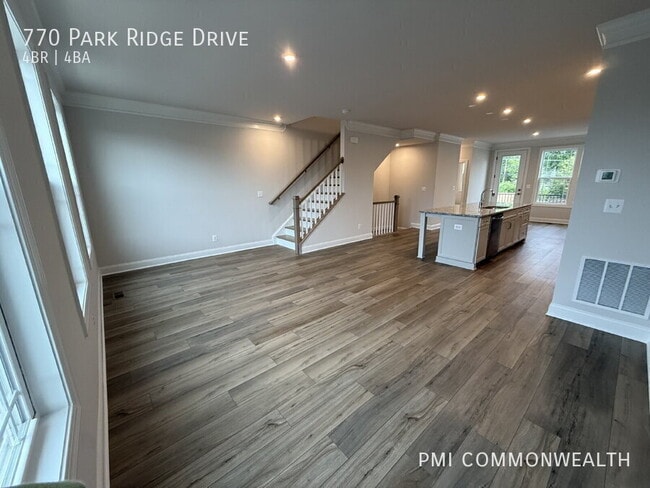Building Photo - 770 Park Ridge Dr
