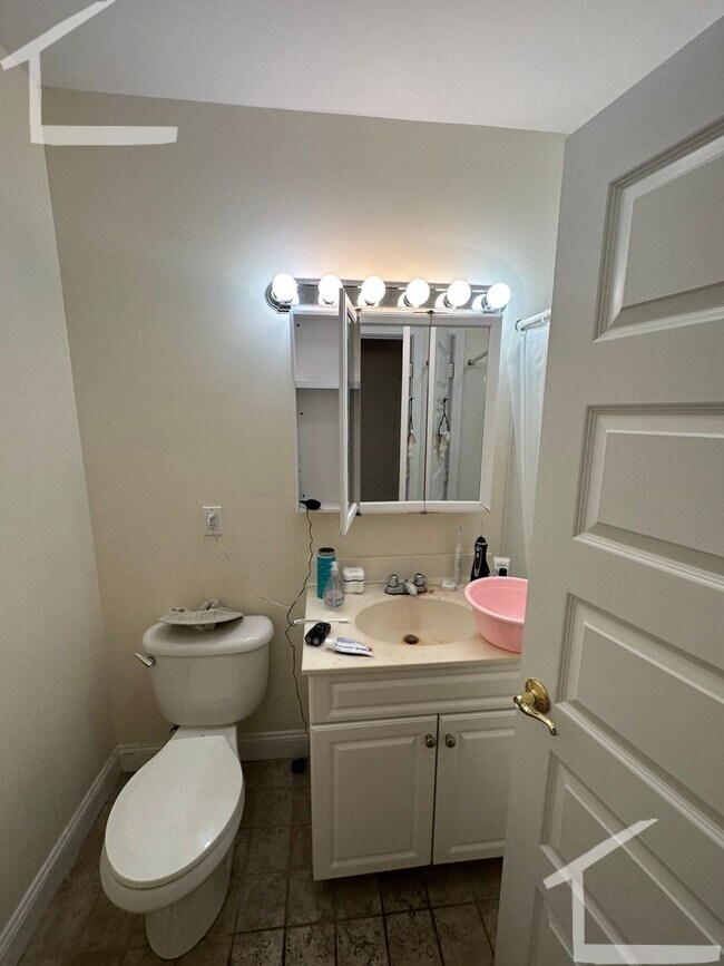 Building Photo - 2 Bedroom Now Available Right in Allston