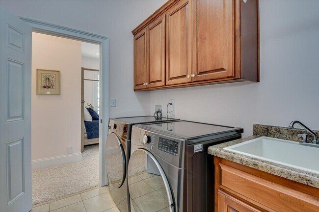 Building Photo - 501 John Fox's Run