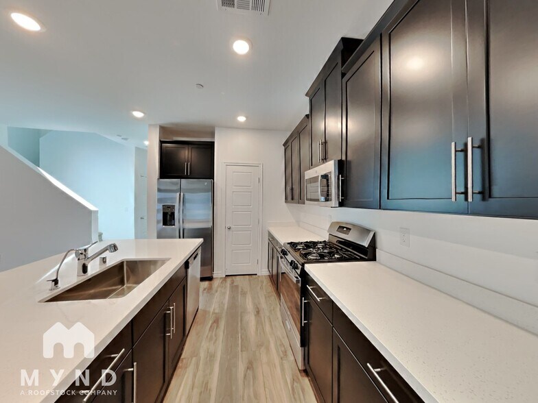 Building Photo - 600 Carriage Hill Dr