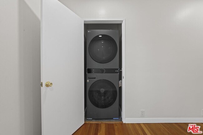 Building Photo - 3200 S Sepulveda Blvd