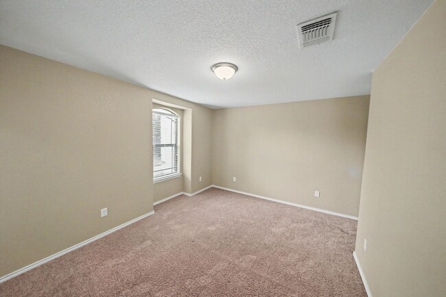 Building Photo - Spacious Live Oak Home Backing to a Greenbelt - Realtor Commission: $500