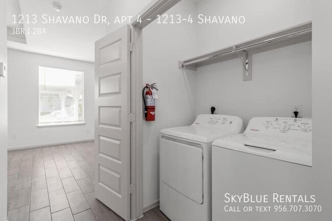 Building Photo - 1213 Shavano Dr