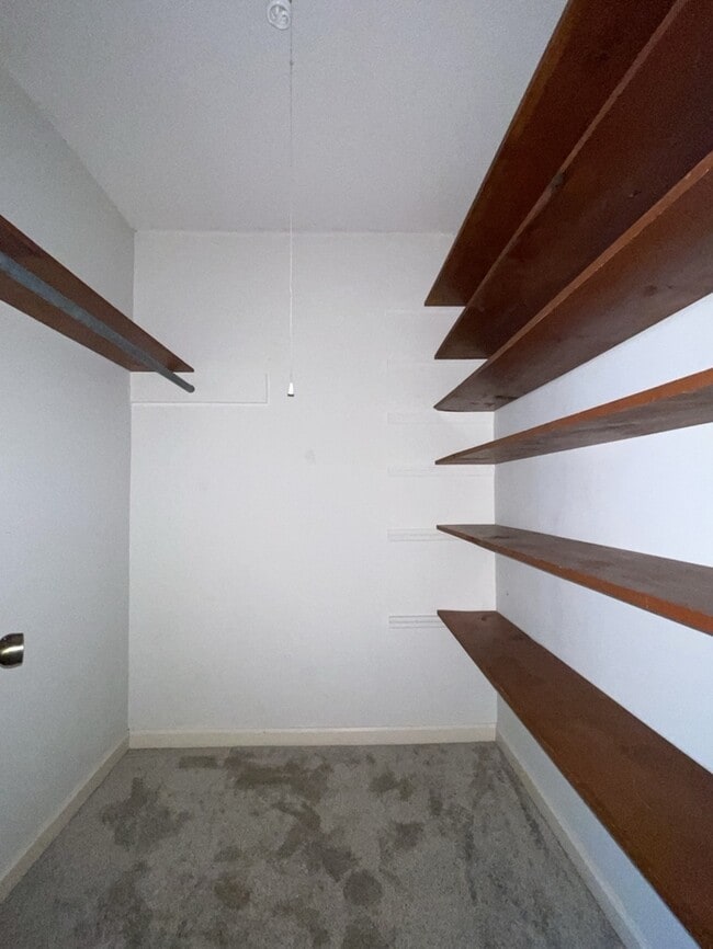 Building Photo - 3 Bedroom 2 Bathroom