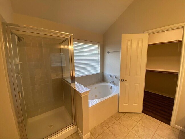 Building Photo - 8811 Glen Canyon Dr