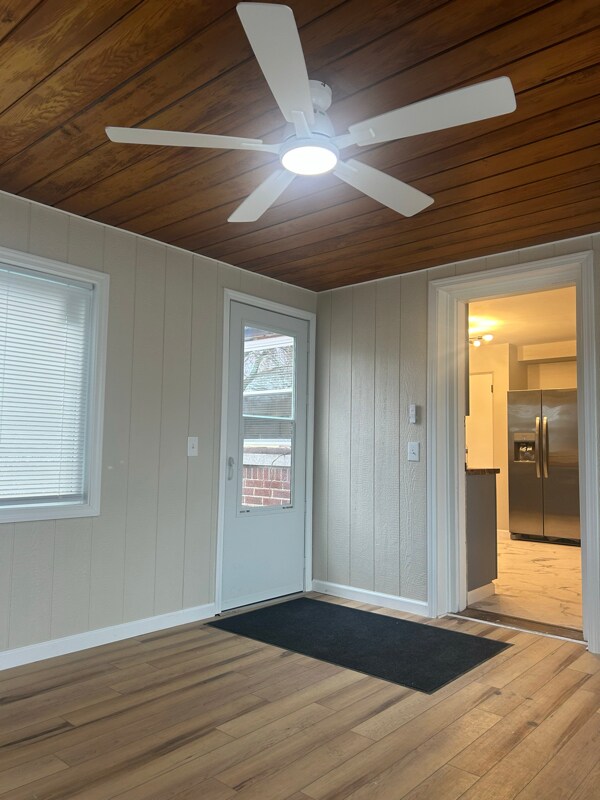 Building Photo - 352 Barry Rd