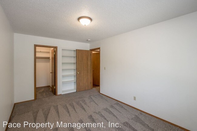 Building Photo - 2 br, 1 bath Apartment - 303 Finkbine Lane