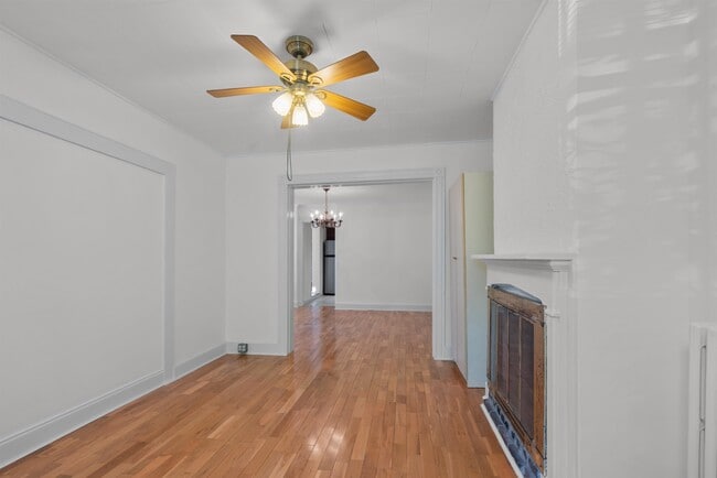 Building Photo - 637 36th St