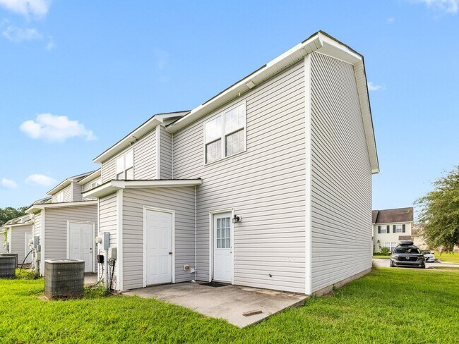 Building Photo - 210 Bridgewood Dr