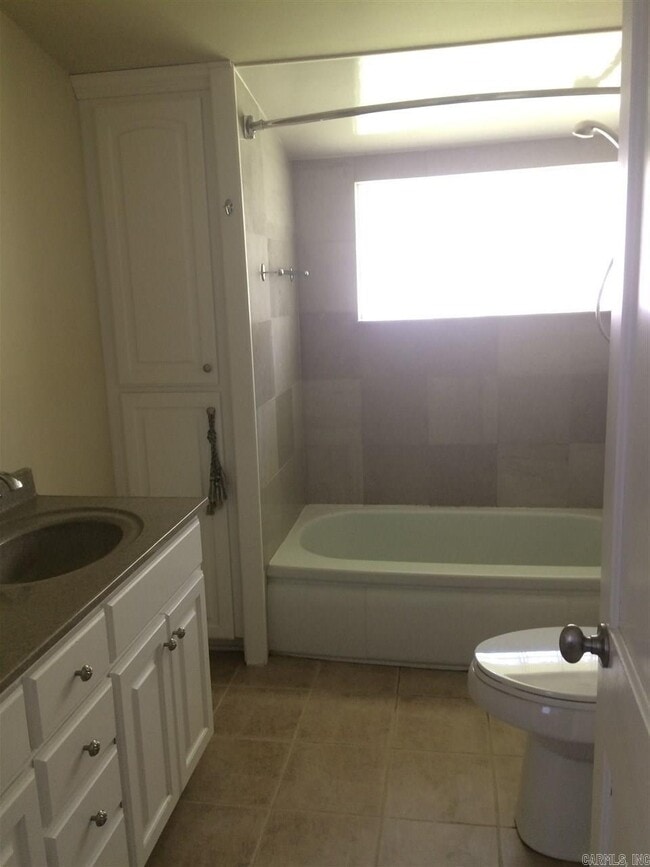 Building Photo - 318 N Spruce St