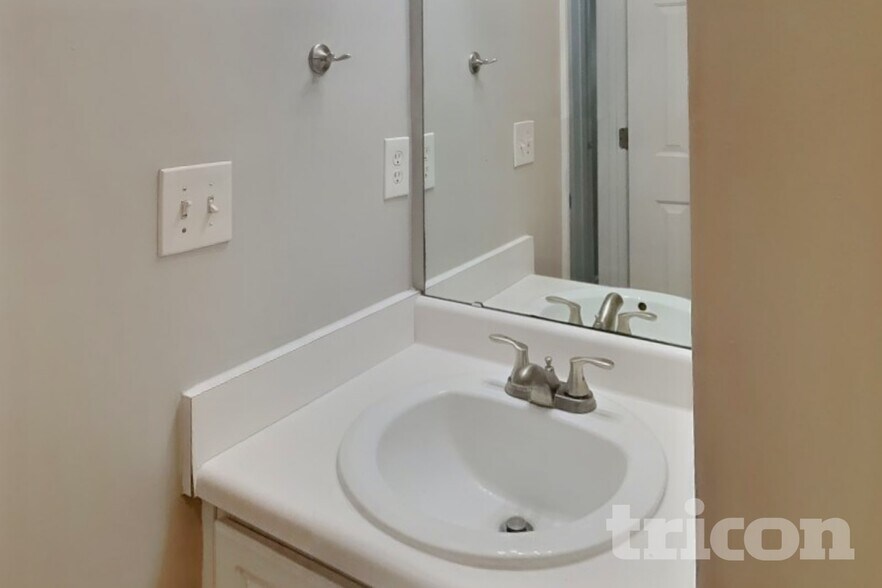 Building Photo - 4812 Silverdene St