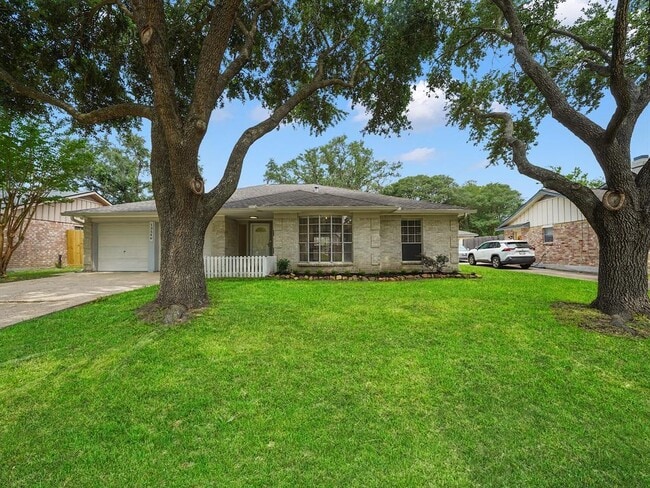 Primary Photo - 13546 Wimbledon Dr