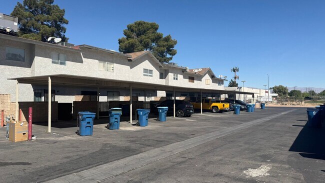 Building Photo - 2 BEDROOMS 1.5 BATHROOMS  TOWNHOUSE AVAILABLE FOR RENT !!!