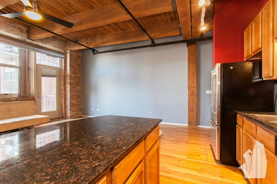 Building Photo - 1500 W Monroe St