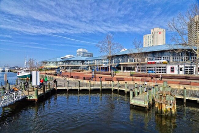 Building Photo - 558 Granby St