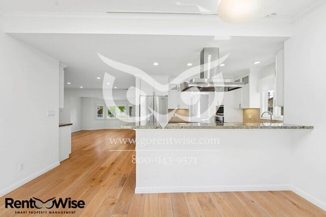 Building Photo - Short term lease only