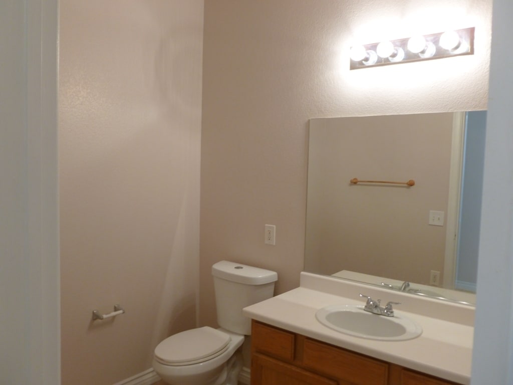Building Photo - 3400 Cabana Dr