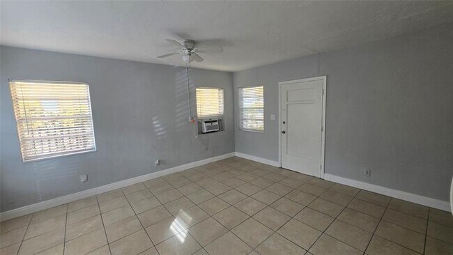 Building Photo - 1012 NW 2nd Ave