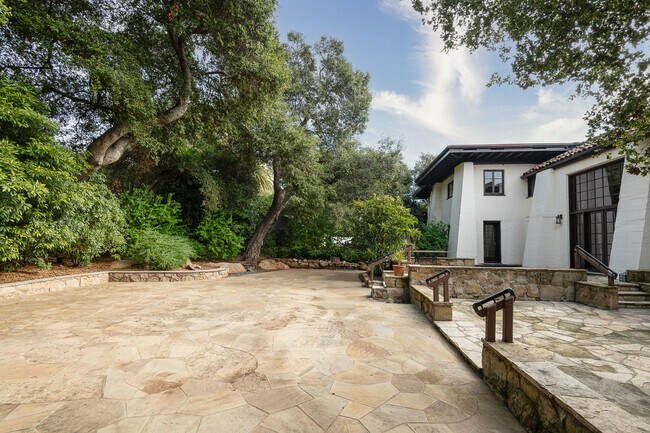 Building Photo - 679 Mission Canyon Rd