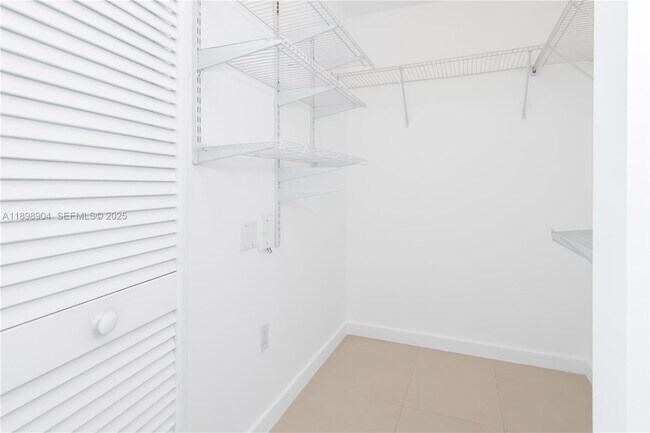 Building Photo - 333 NE 24th St