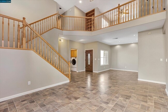 Building Photo - Updated Mediterranean-style home in Renais...