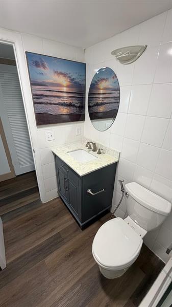 Building Photo - 102 Westbury E