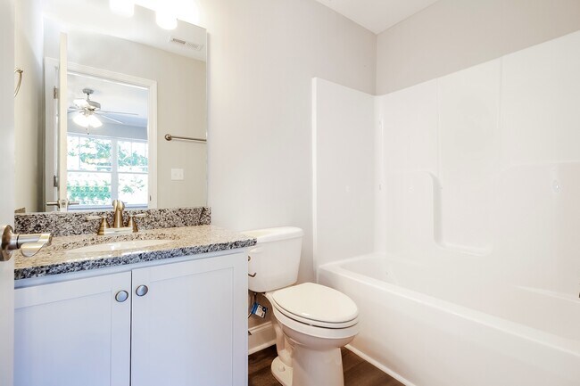 Building Photo - 150 N Church St