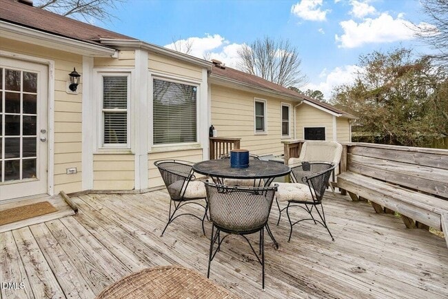 Building Photo - 204 Charles St