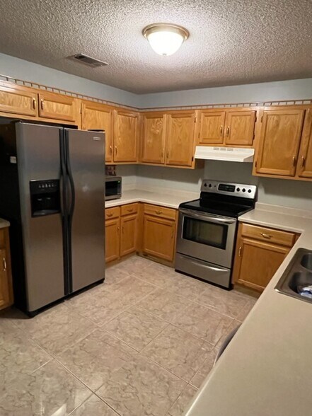 Building Photo - 3220 N 8th St