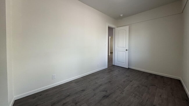 Building Photo - 1661 N Mountain View Ave