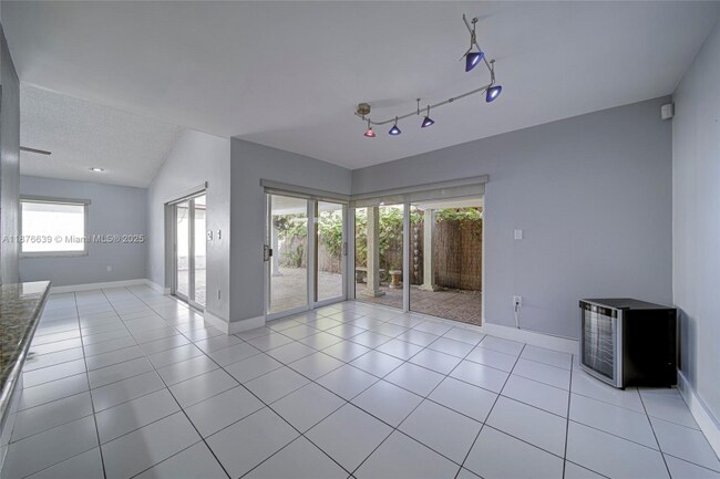 Building Photo - 621 SW 99th Pl