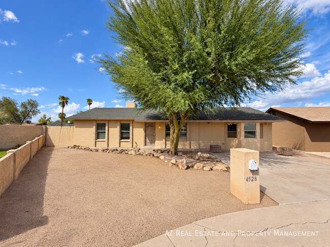 Building Photo - 4528 W Palm Ln