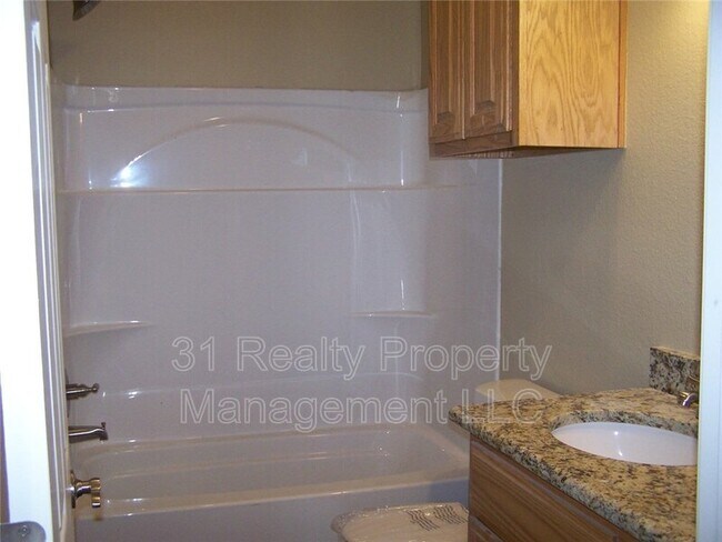 Building Photo - 1013 Rice St