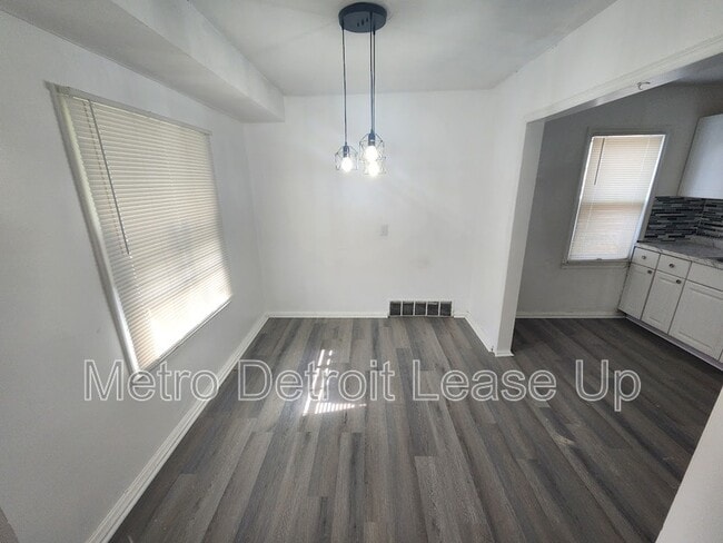 Building Photo - 20110 Northlawn St