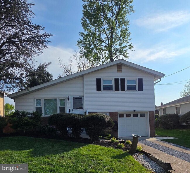 Building Photo - 5454 Burwood Ave