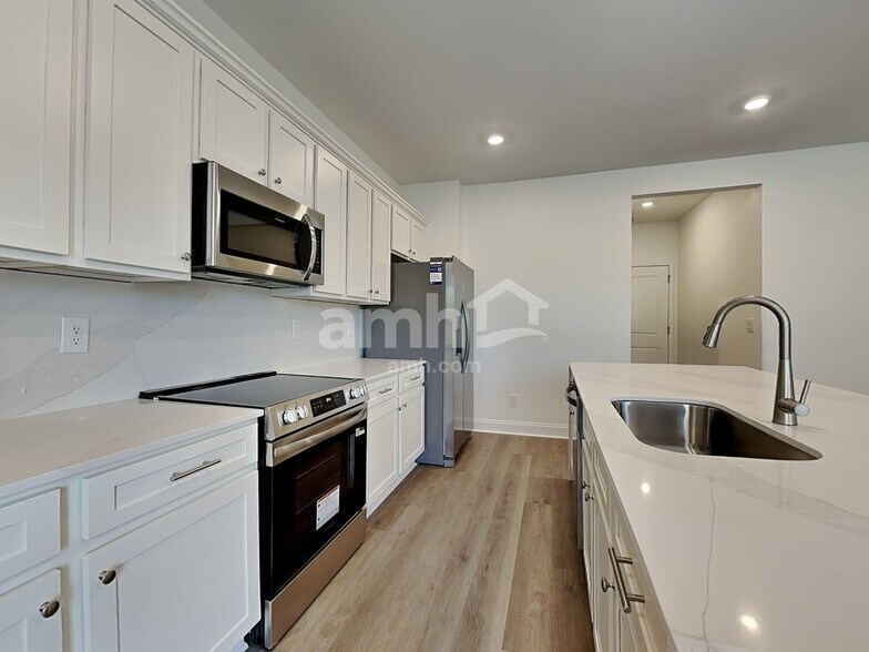 Building Photo - 622 Old Trolley Rd