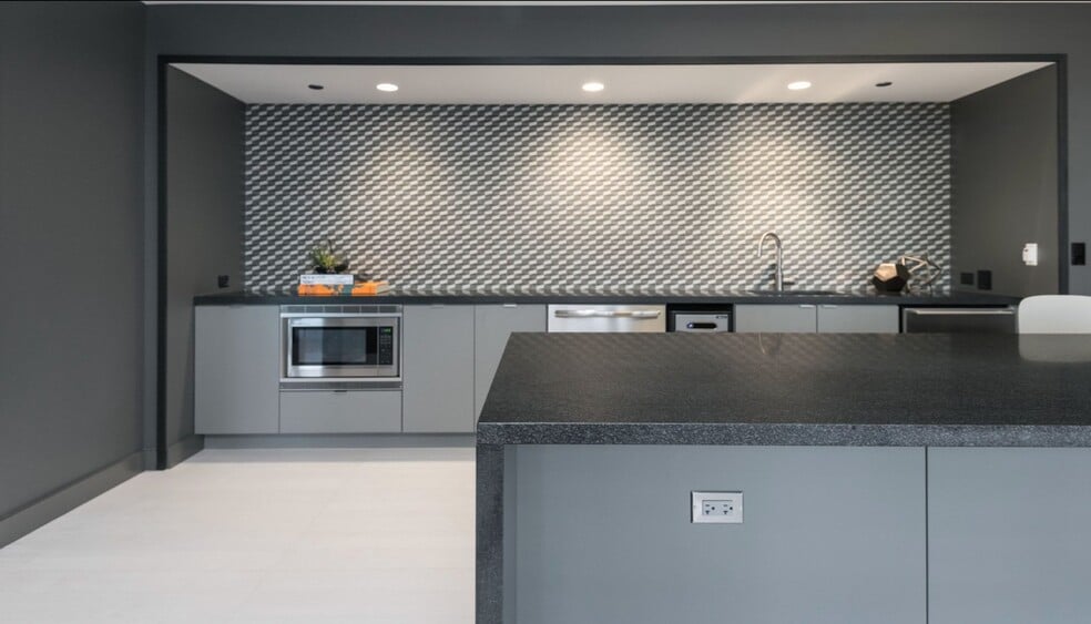 Building Photo - 155 W Erie St