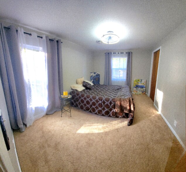 Building Photo - 726 Michigan St