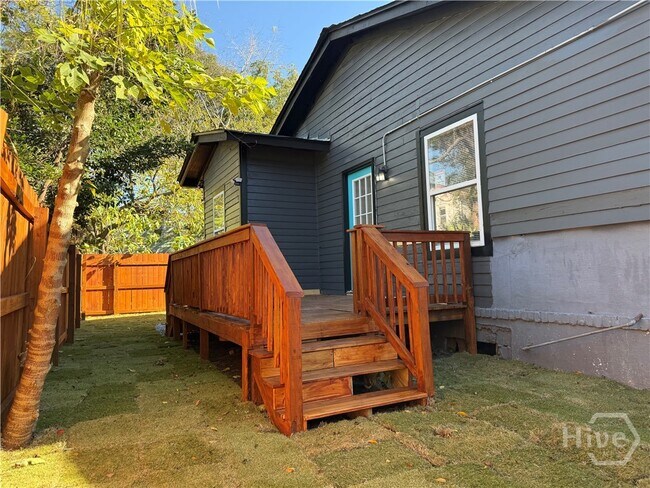 Building Photo - 728 W 39th St