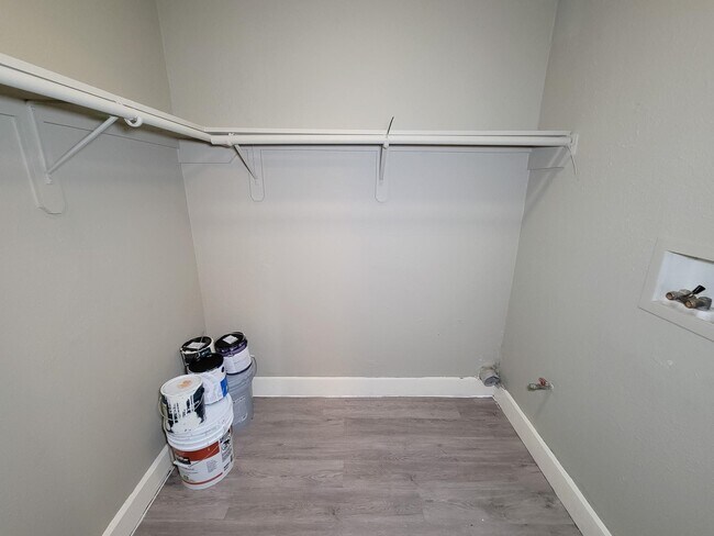 Building Photo - 10117 Dulcimer St