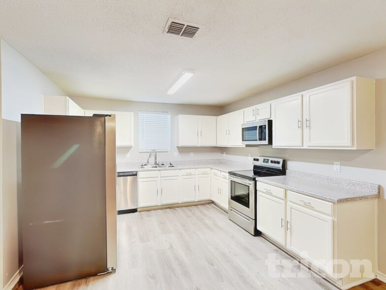 Building Photo - 2904 Crimson Clover Dr