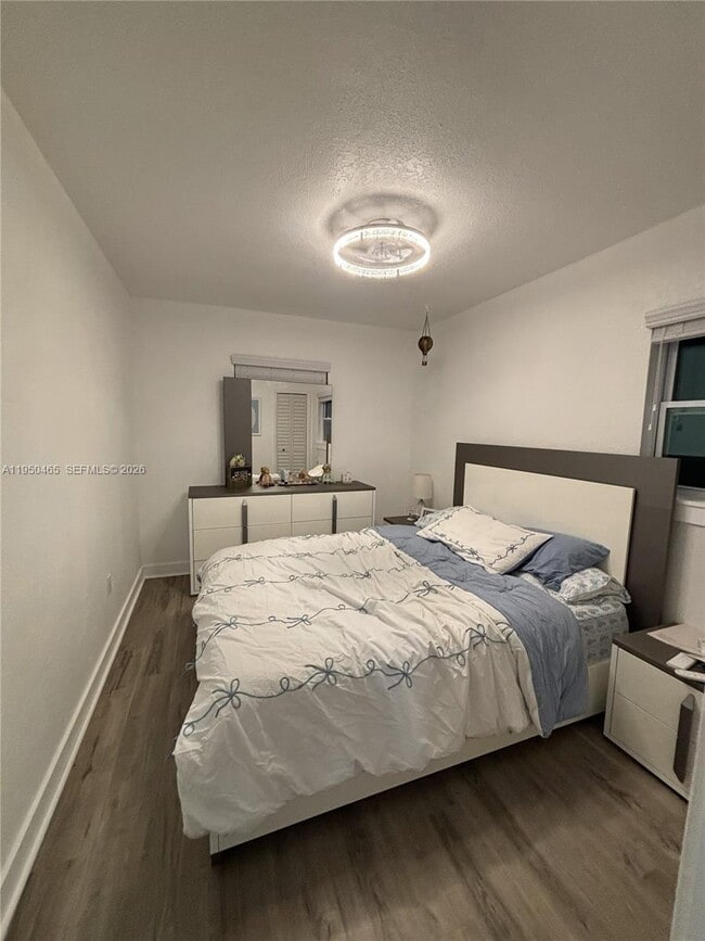 Building Photo - 5345 Avon Ct