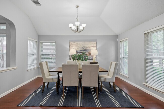 Building Photo - 5714 Overton Park Dr