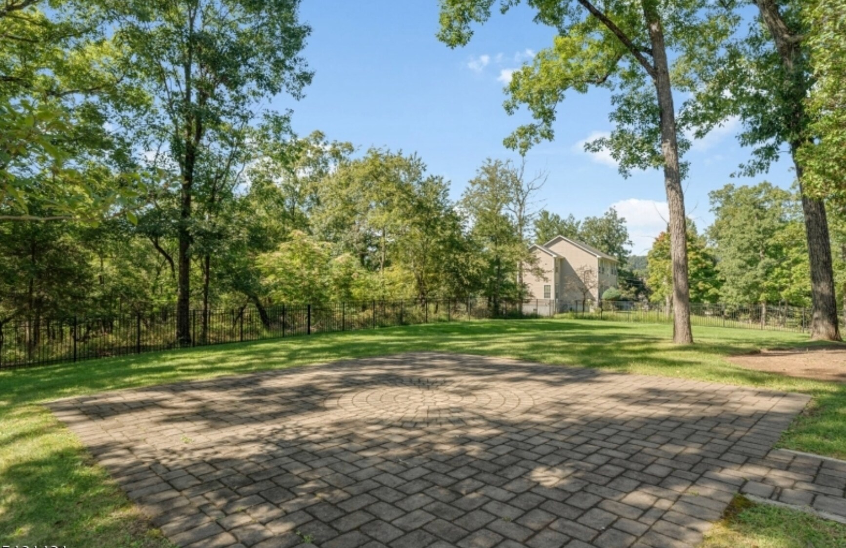 Building Photo - 879 Vosseller Ave