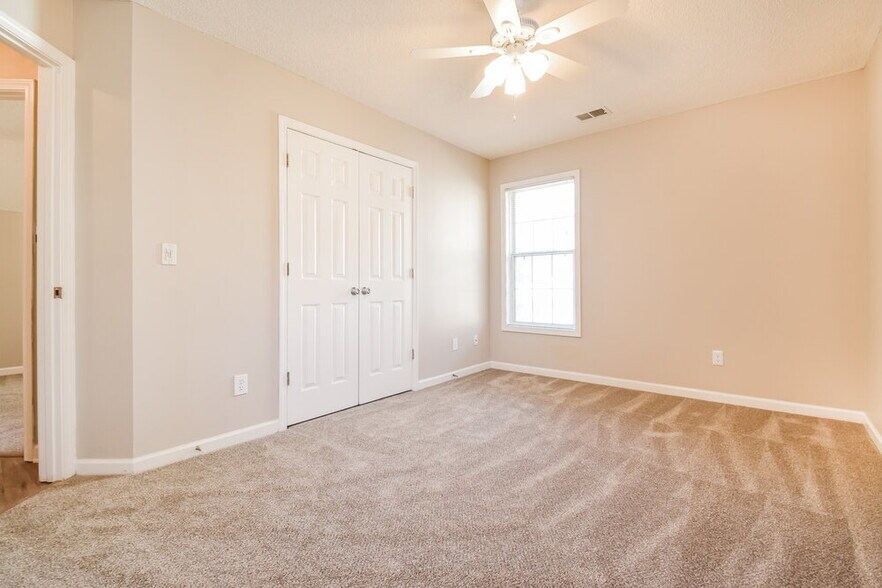 Building Photo - 208 Chesapeake Ln